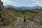 78 Scendiamo ai rifugi dal sentiero breve...